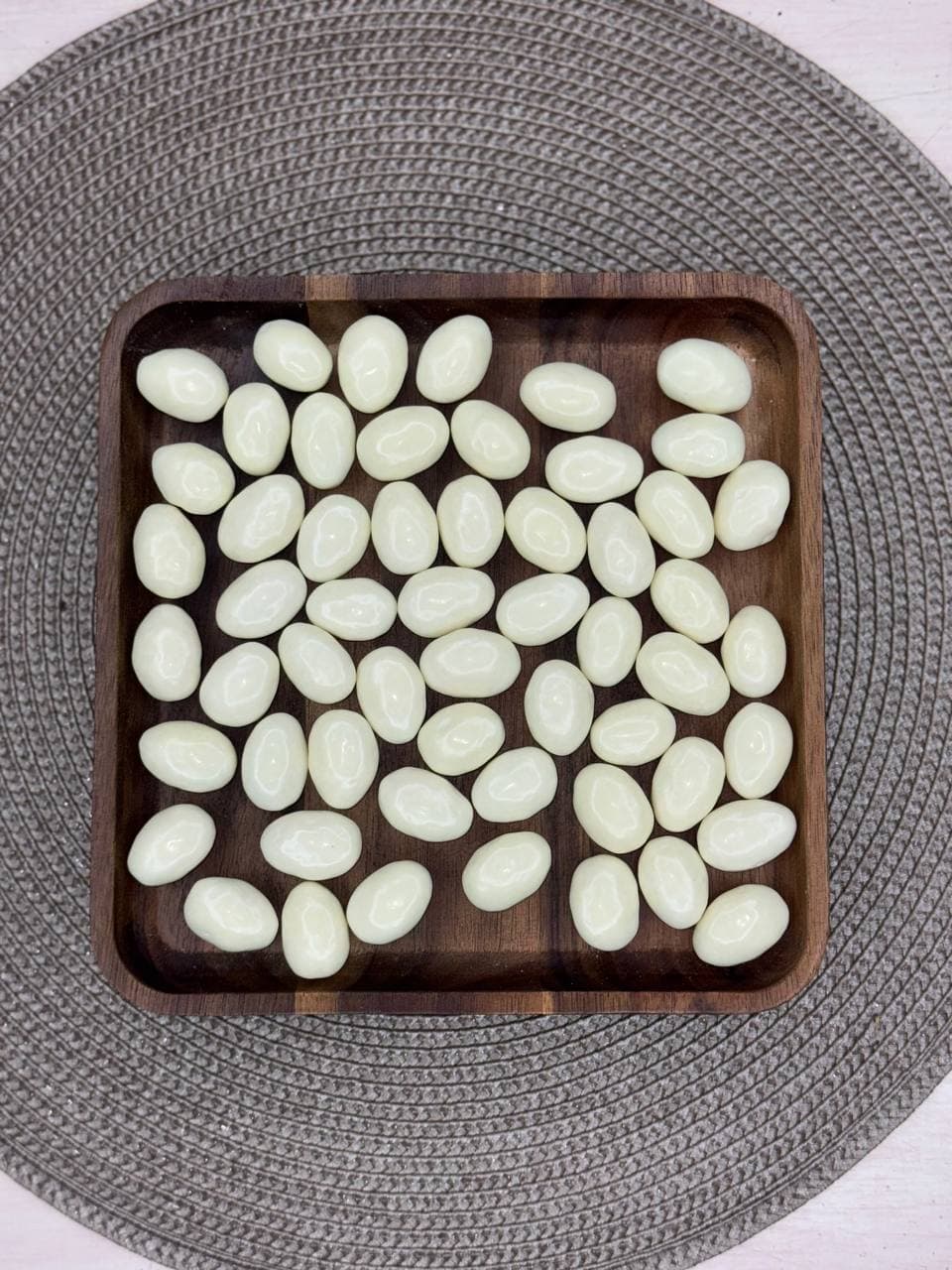 Миндаль в белом шоколаде 1