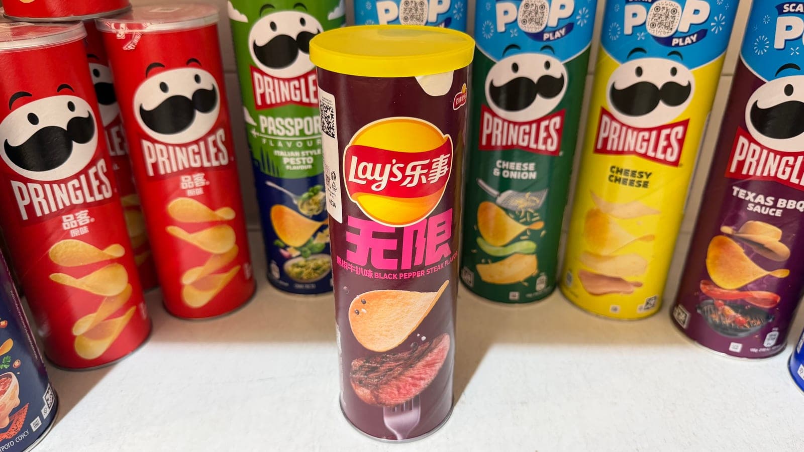 Чипсы LAY'S Со вкусом стейка с черным перцем, 90 г 1