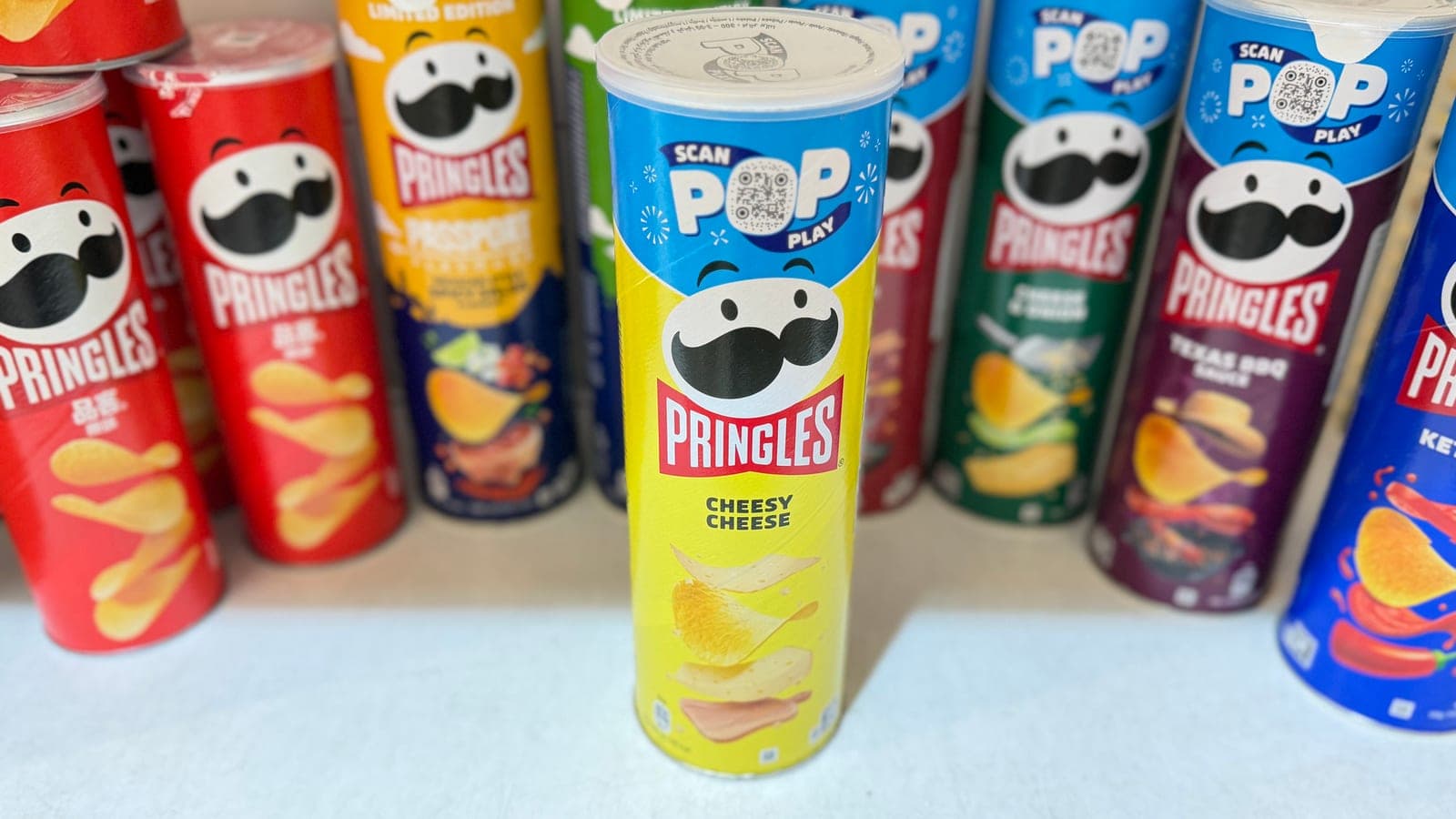 Чипсы PRINGLES CHEESY CHEESE со вкусом сыра, 165 Г 1
